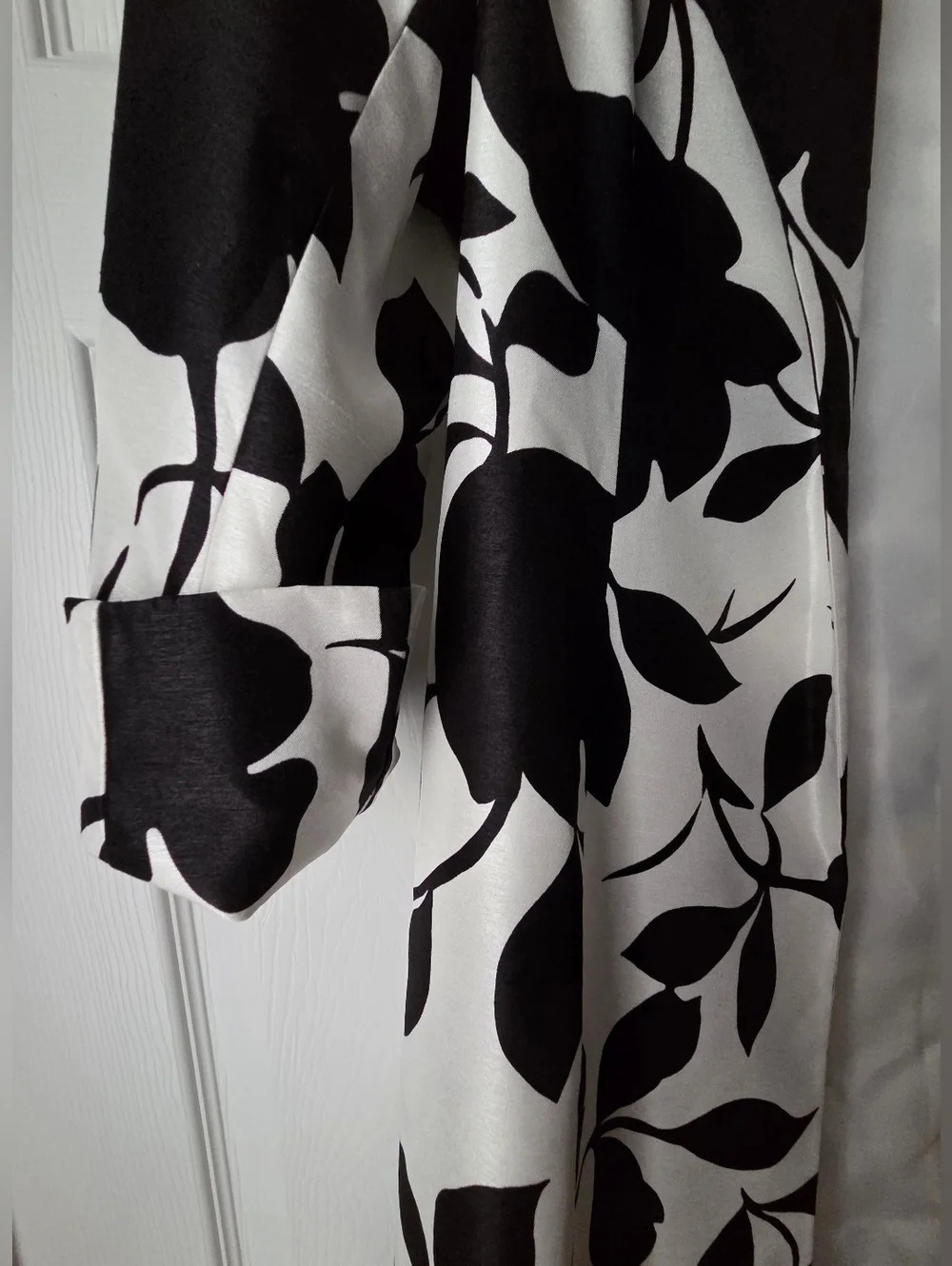 NWOT Le Suit Black and Off White Floral Long Coat Size 14 - Picture 7 of 16